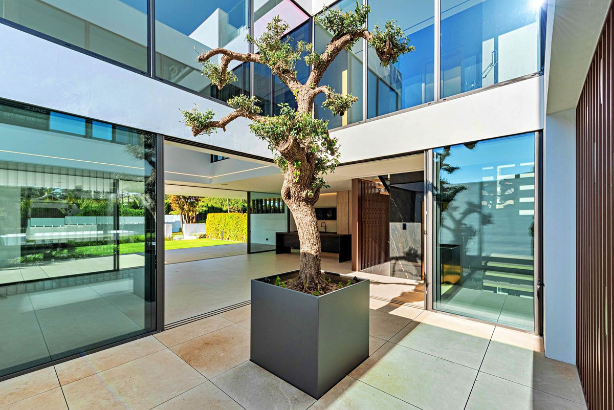 900c51a01b48aa6b863cb4dae052150d - 4