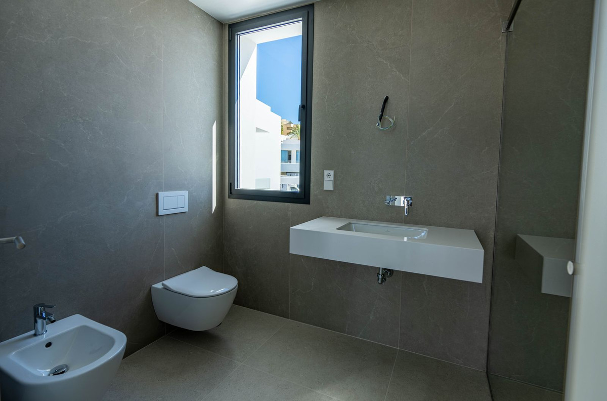 901e44011a9b5c3c1f14b31daf51e27a - 12