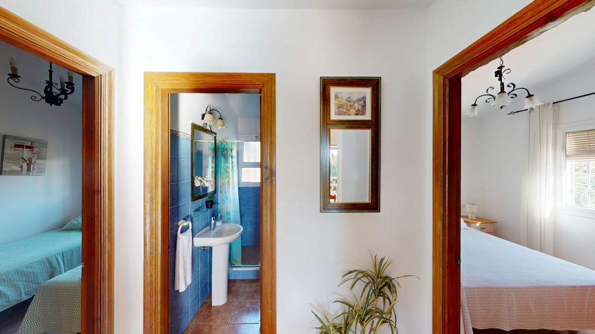 9335302e5b989bbb7fd08b066c86eb8d - 12