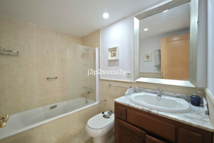 95d1ac241e2dacf0f3cf1678f30f70f2 - 18