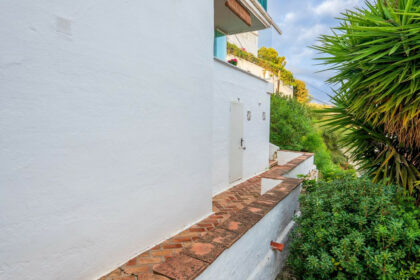 99fdefe5da240457eeebeb4f295b591a - 26