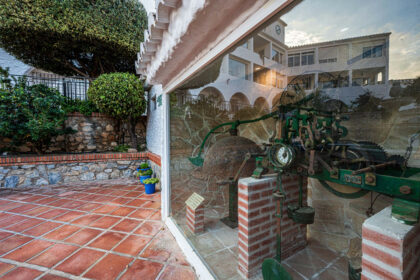 99fdefe5da240457eeebeb4f295b591a - 31