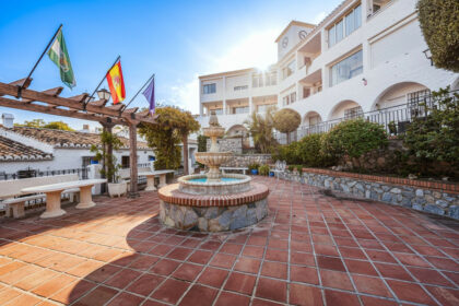 99fdefe5da240457eeebeb4f295b591a - 32