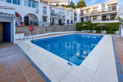 99fdefe5da240457eeebeb4f295b591a - 33