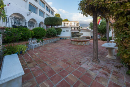 99fdefe5da240457eeebeb4f295b591a - 38