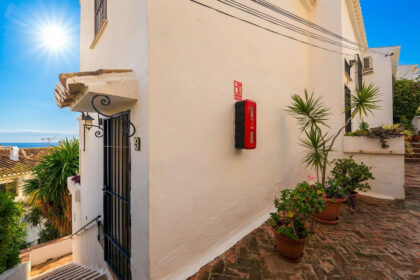 99fdefe5da240457eeebeb4f295b591a - 40