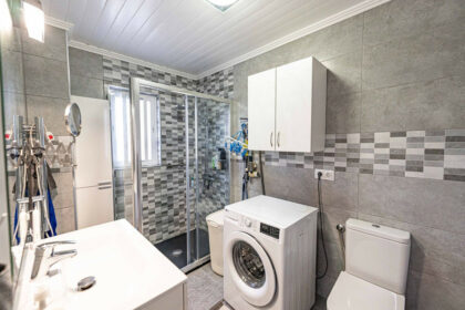 99fdefe5da240457eeebeb4f295b591a - 5