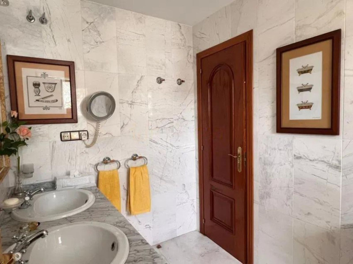 9f81c73933c69eda73814d3732f808ab - 16