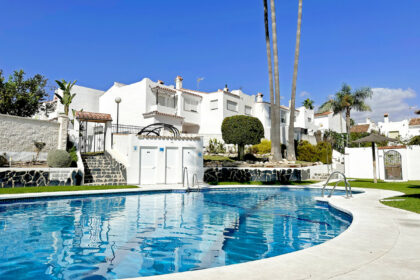 a04f90beda6eb9d11c567e429f8e93be - 17