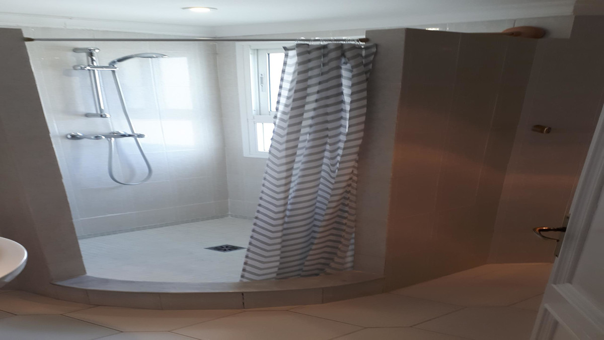 a0cc5139250c2cd59d4ef4bc87e5e883 - 23