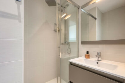 a127738b8aa52dc5af525cdf40c4971a - 32