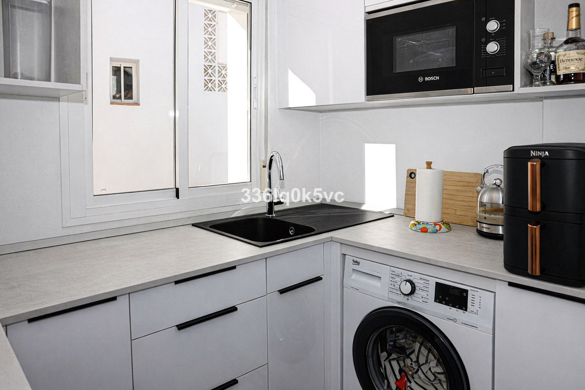 a15978e2207dbd4b1a33bc7dda6a8240 - 10