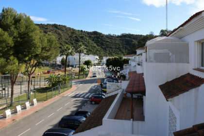 a15978e2207dbd4b1a33bc7dda6a8240 - 14