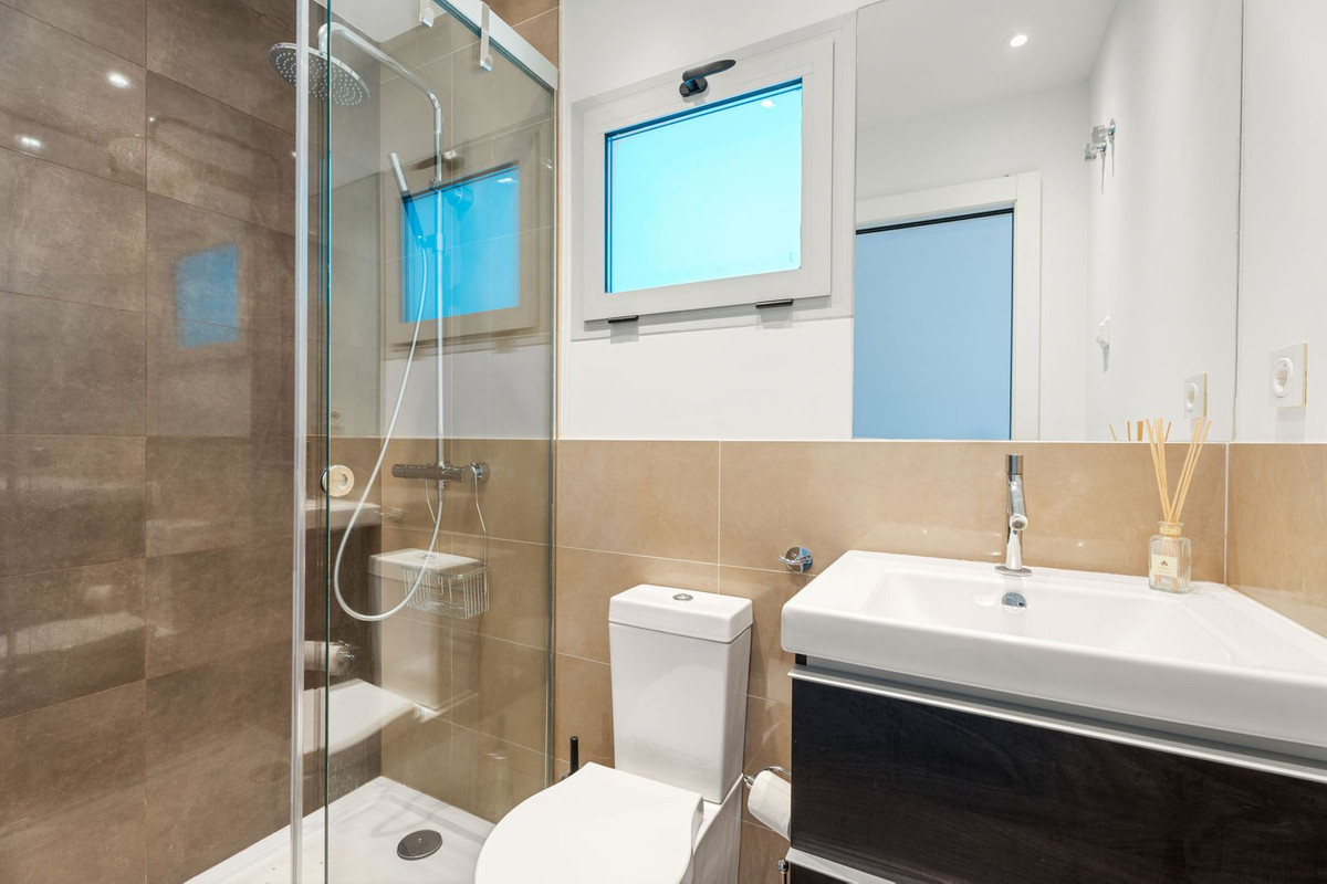 a3c849ddbb1626c249a62de730cd152d - 33