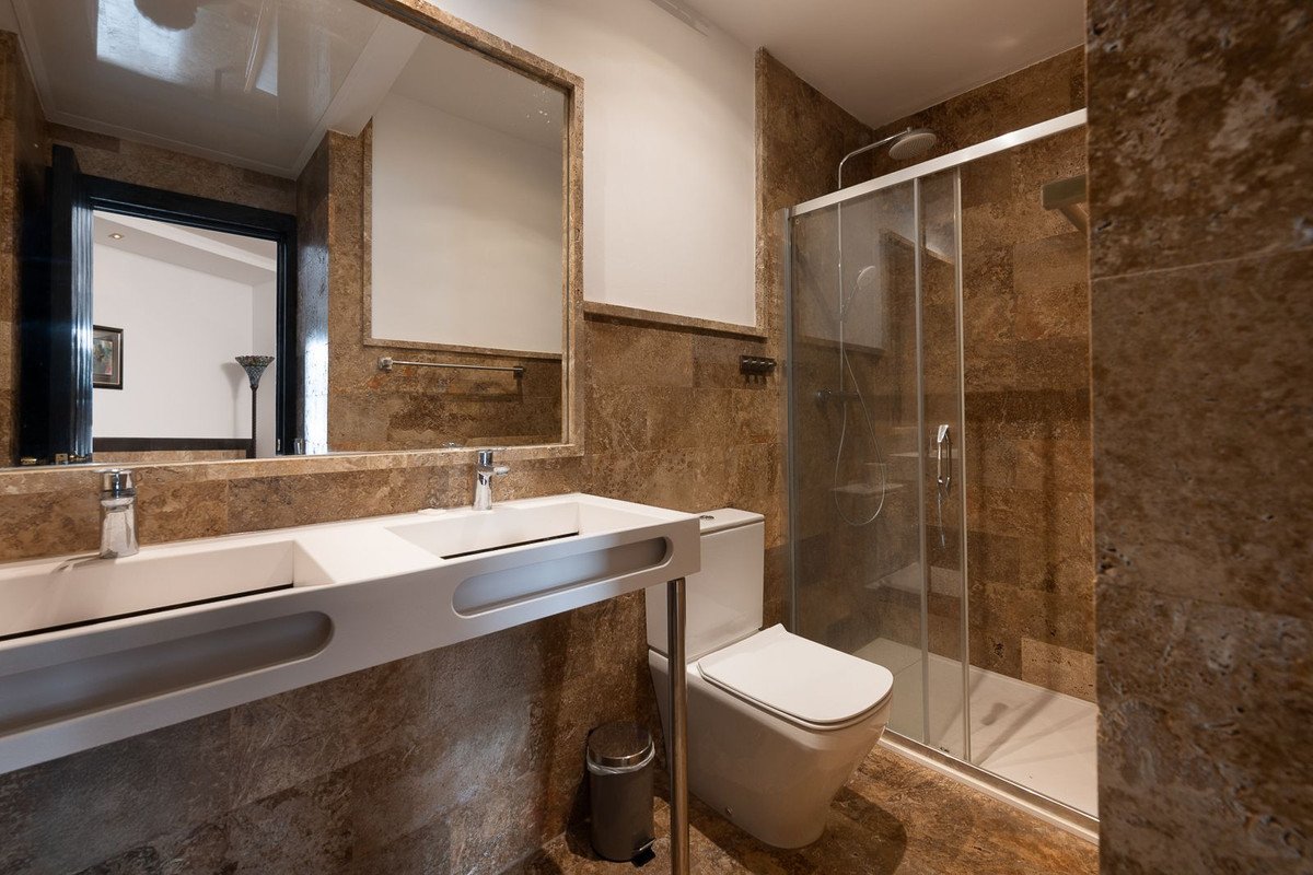 a8bf9888be6af556a5cd9ae7fae53f03 - 11