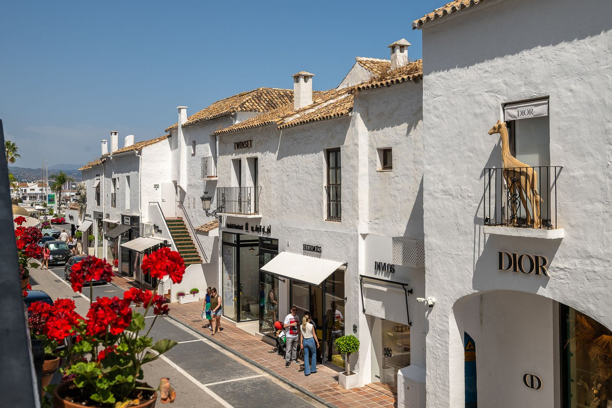 a8bf9888be6af556a5cd9ae7fae53f03 - 17