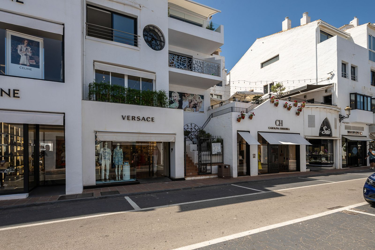 a8bf9888be6af556a5cd9ae7fae53f03 - 24