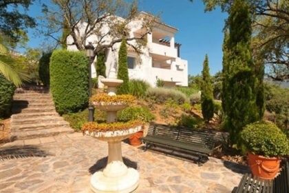 aa3889cd613991c9cd615d09a066d18b - 22