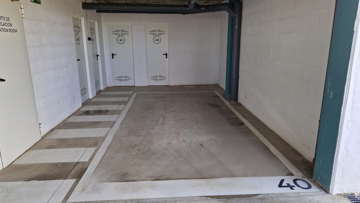 ab353da6e9f81647cbcb8a4205348824 - 17