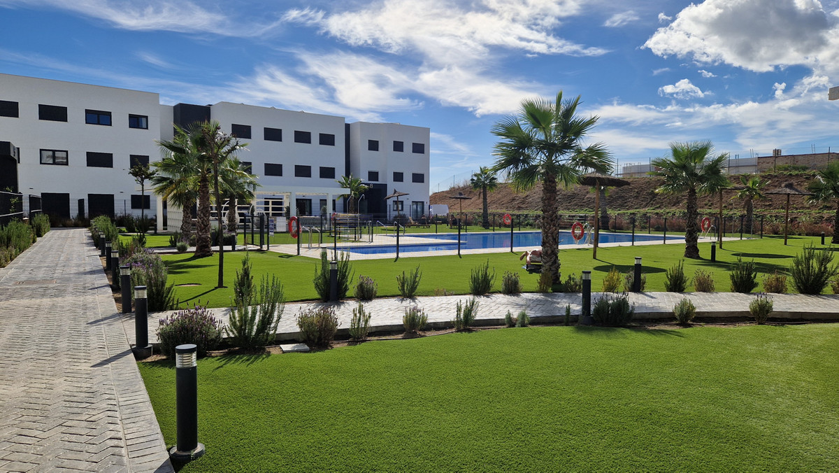 ab353da6e9f81647cbcb8a4205348824 - 18