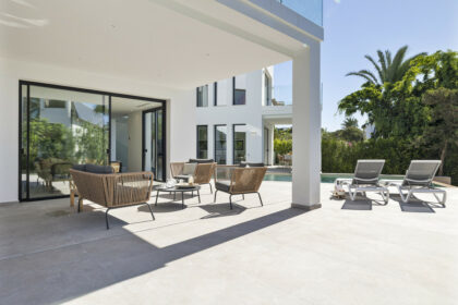 aeb7ac09c0e474aac42f36335fcd6498 - 15