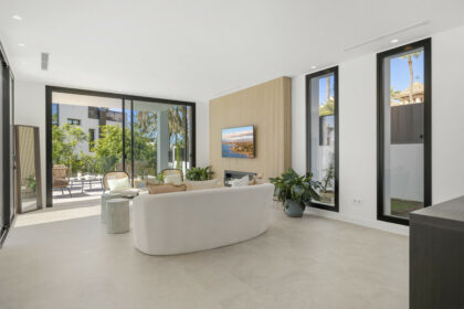 aeb7ac09c0e474aac42f36335fcd6498 - 3