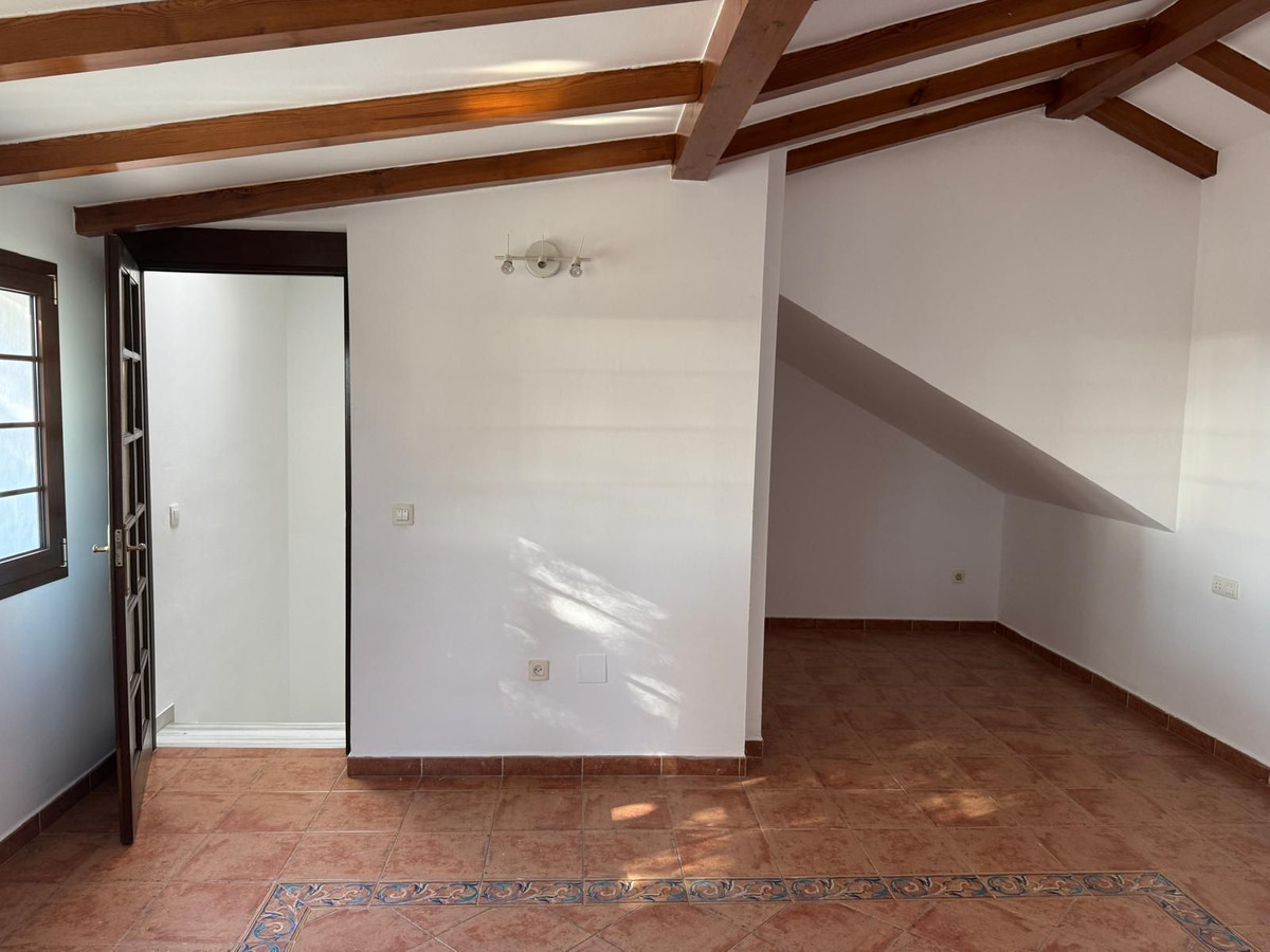 aecb022e9300646697edce5d5c462105 - 16