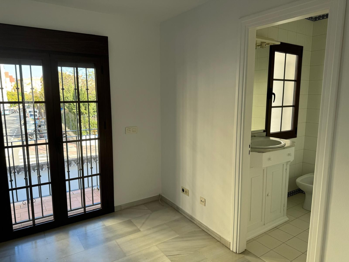 aecb022e9300646697edce5d5c462105 - 18