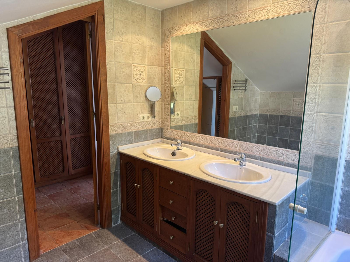 aecb022e9300646697edce5d5c462105 - 27