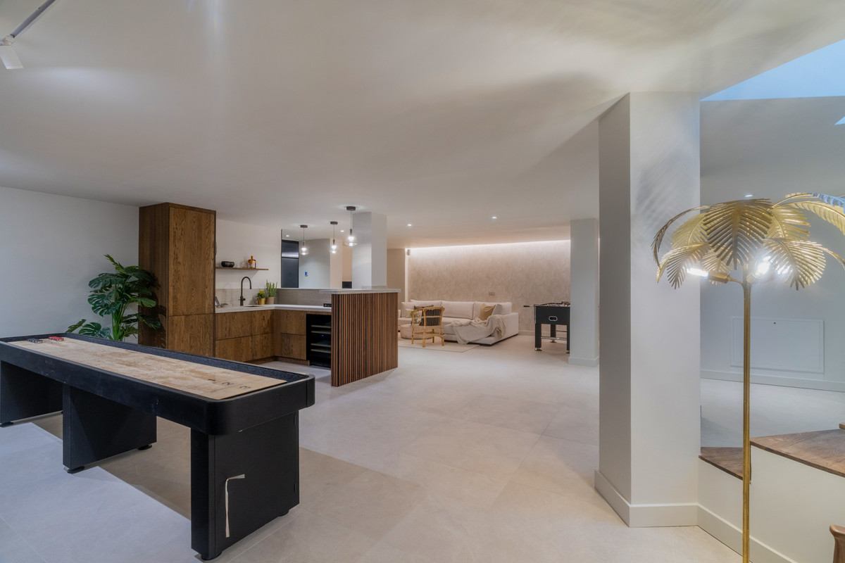 b02124616a68c49e8bd417a138960932 - 28