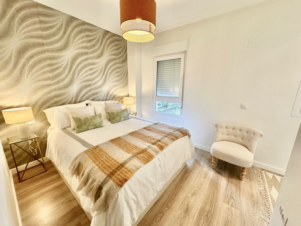 b1e2ebc842147464db9c4b0a4e736de4 - 12