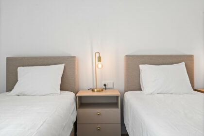 b2f5d57fe8e64838327f2bb47f2965a7 - 18