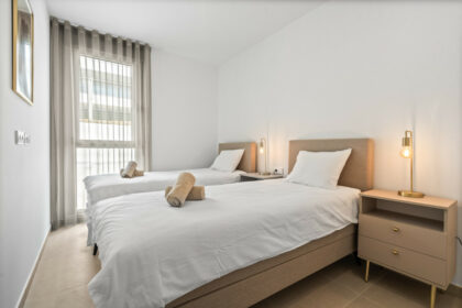 b2f5d57fe8e64838327f2bb47f2965a7 - 19