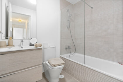 b2f5d57fe8e64838327f2bb47f2965a7 - 20