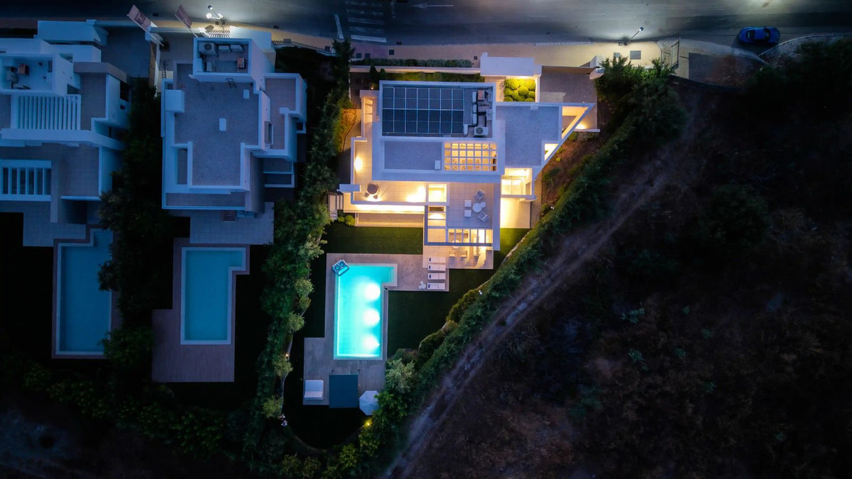 b4da01b744d7965f27aa40f8a6a7a731 - 42