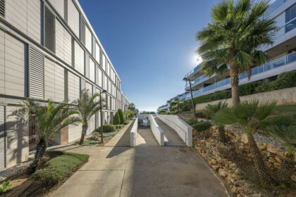 b515bddd2fa0fce5d9e5f703bd64c599 - 23