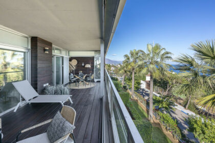 b515bddd2fa0fce5d9e5f703bd64c599 - 25