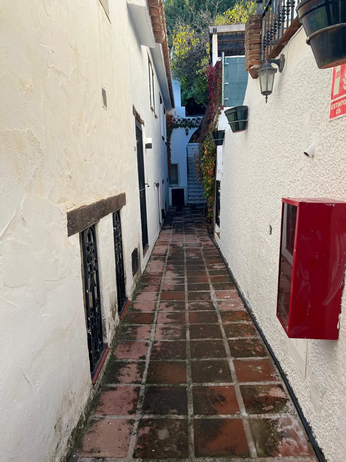 b5f9bb67c1b4bbb749cef709d6d4d856 - 25