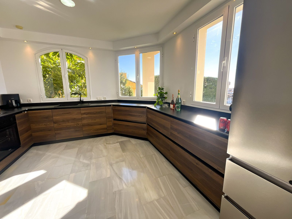 b7aa3cb401c597f5bad6b1e3681dea3f - 10