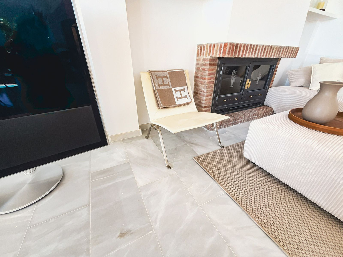 b7aa3cb401c597f5bad6b1e3681dea3f - 17