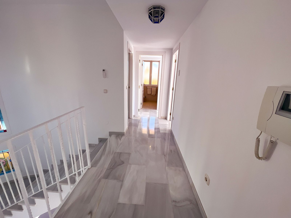 b7aa3cb401c597f5bad6b1e3681dea3f - 23