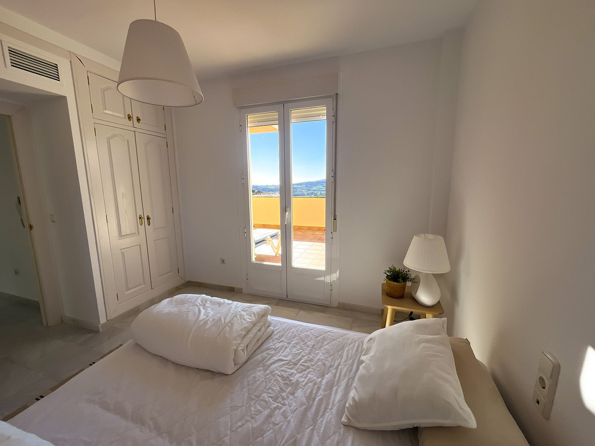 b7aa3cb401c597f5bad6b1e3681dea3f - 24