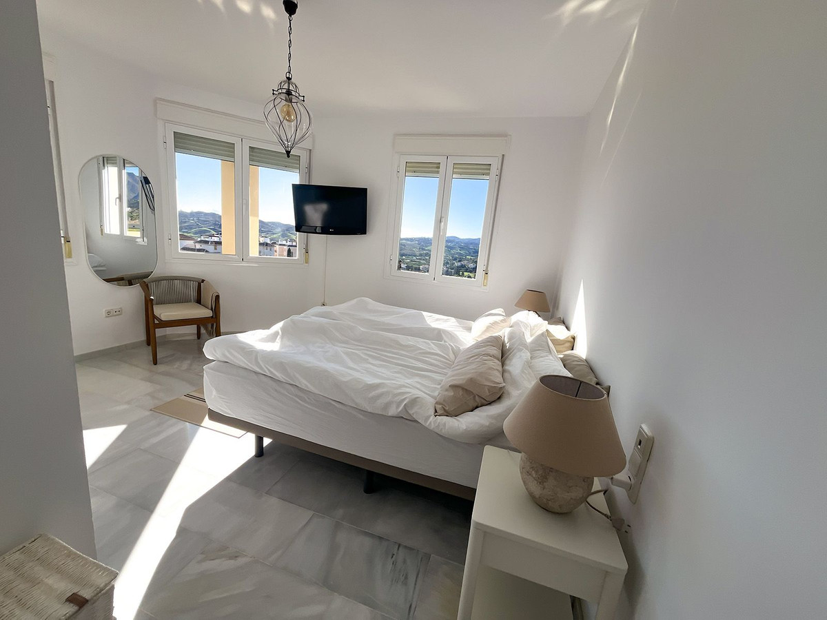 b7aa3cb401c597f5bad6b1e3681dea3f - 28