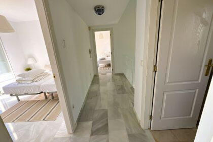 b7aa3cb401c597f5bad6b1e3681dea3f - 32