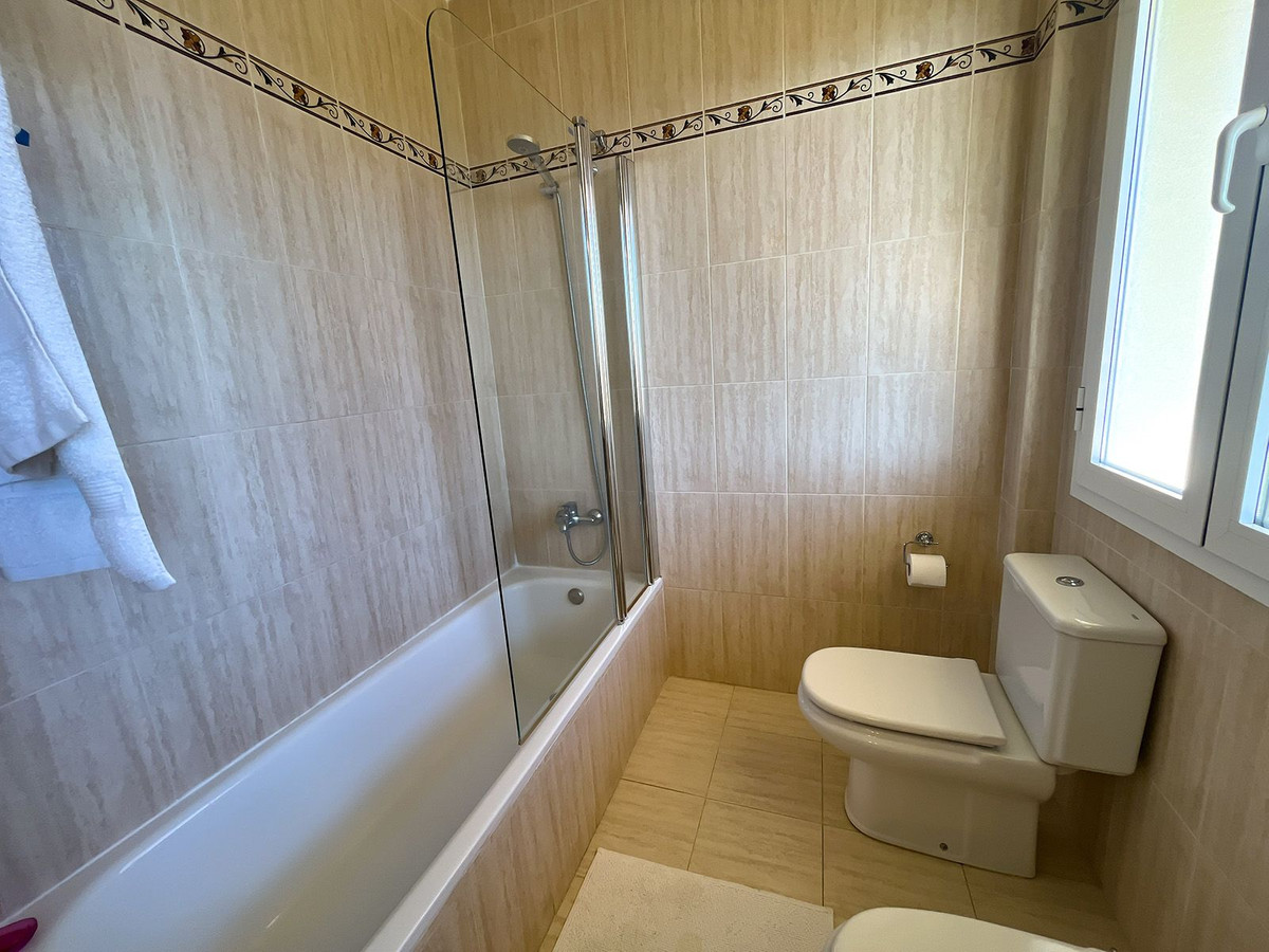 b7aa3cb401c597f5bad6b1e3681dea3f - 33