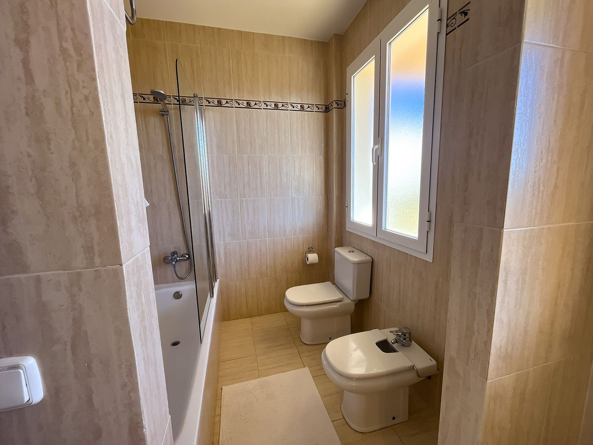 b7aa3cb401c597f5bad6b1e3681dea3f - 34