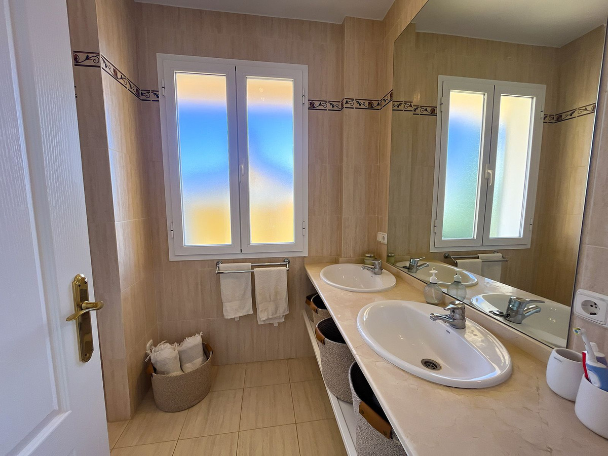 b7aa3cb401c597f5bad6b1e3681dea3f - 35