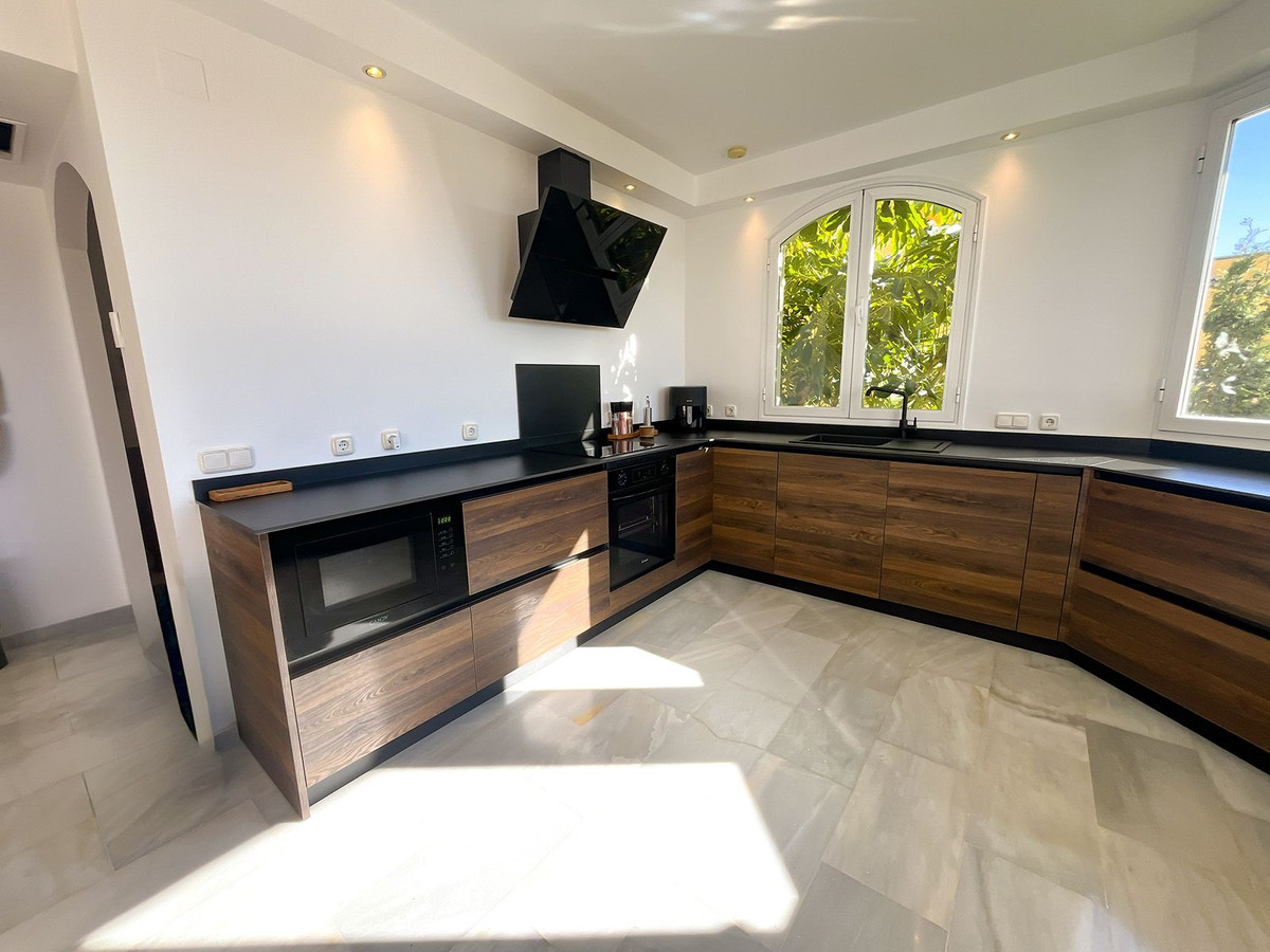 b7aa3cb401c597f5bad6b1e3681dea3f - 9