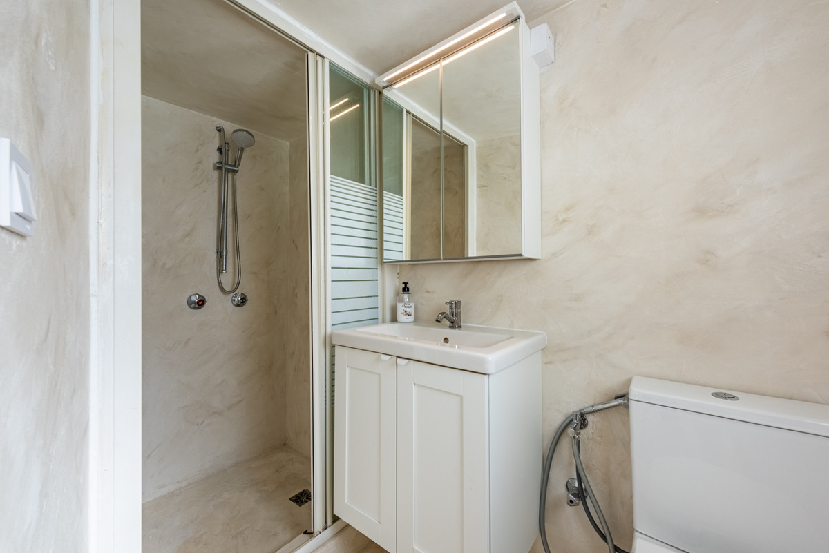 bb11480addc8aaea94ee4e3958780a57 - 8