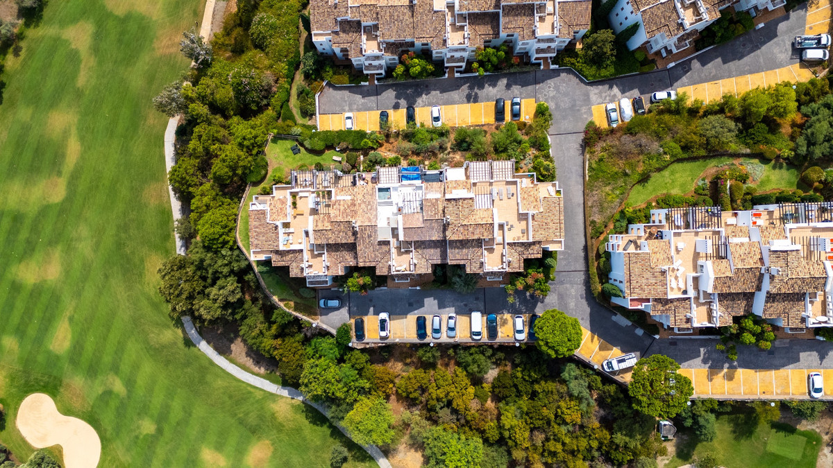 bb2c5e5b90f7881fc09ff3deaef9517d - 27